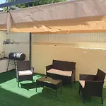 Modern Garden Flat Close To Beach