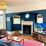 Little Chelsea Garden Flat
