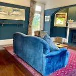 Little Chelsea Garden Flat