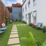 Modern Elegance By The Seaside Eastbourne Retreat