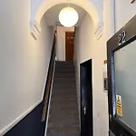 Room With Kitchenette And Shared Bathroom In The Centre