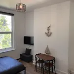 Room With Kitchenette And Shared Bathroom In The Centre