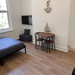 Room With Kitchenette And Shared Bathroom In The Centre