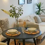 Eastbourne Central Apartment Short And Long Stay Welcome
