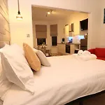 Treetop View Cosy Getaway In Eastbourne, Free Parking, Short And Long Stays,