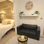 Treetop View Cosy Getaway In Eastbourne, Free Parking, Short And Long Stays,