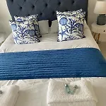 Luxury Beachfront Outstanding 2 Bedroom Apartment