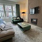 Coastal Residence - Central - 2 Beds - Contractors