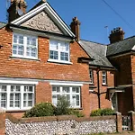 Meads Garden Cottage Close To Sea