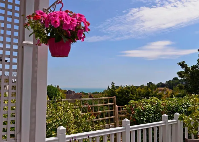 Veranda Views - Garden Flat With Scenic Views