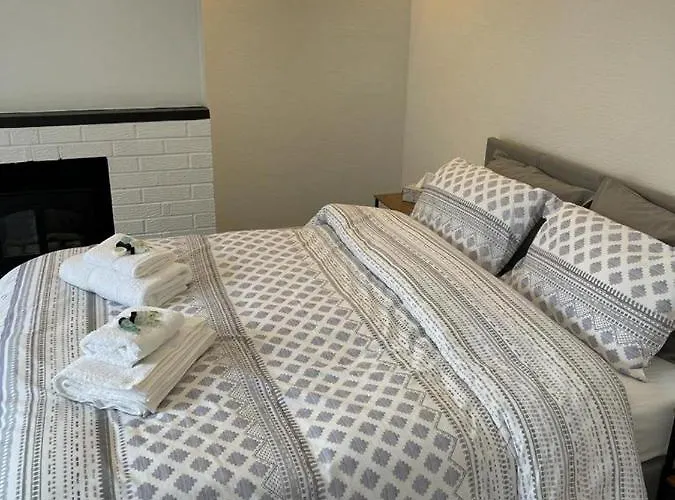 Impeccable 2-Bed Apartment In Eastbourne