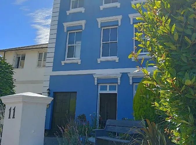 Swish **** Free Carpark **** Train Station 2 Mins