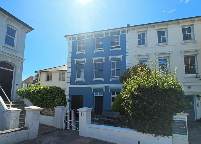 Swanky Pad-Free Carpark. E-Car Charger. Train Station 2M Walking