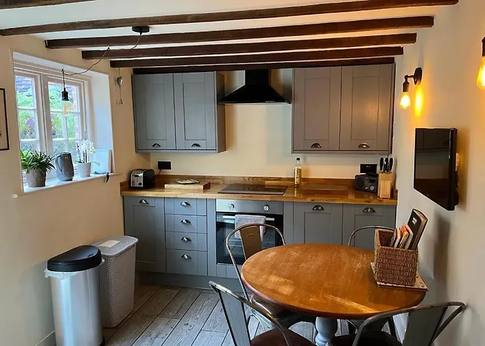 Cosy Flint Cottage