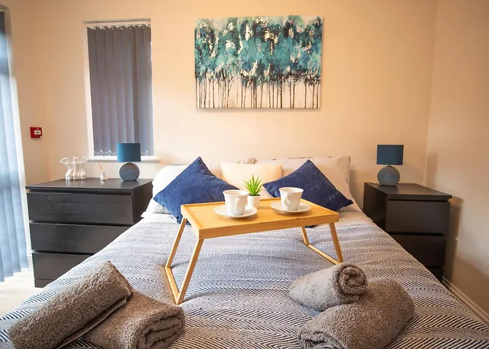 New Beginning Two-Bedroom Apartment In Central Eastbourne, Private Garden, Free Parking