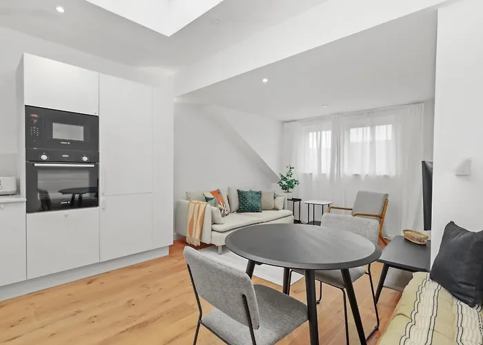 Modern Elegance By The Seaside Eastbourne Retreat