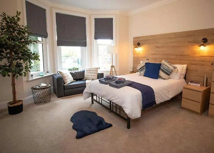 Treetop View Cosy Getaway In Eastbourne, Free Parking, Short And Long Stays,