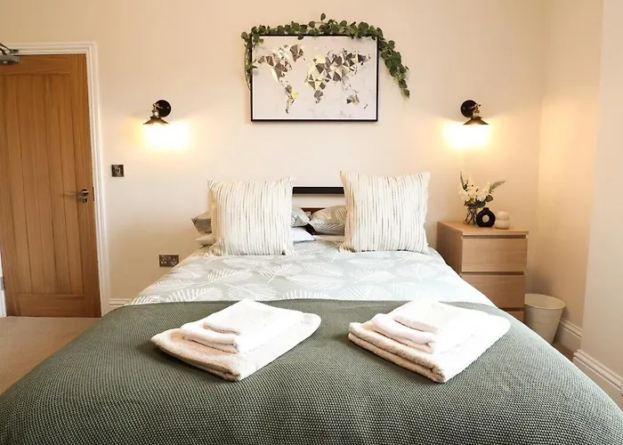 Green Nest Room With Private Bathroom