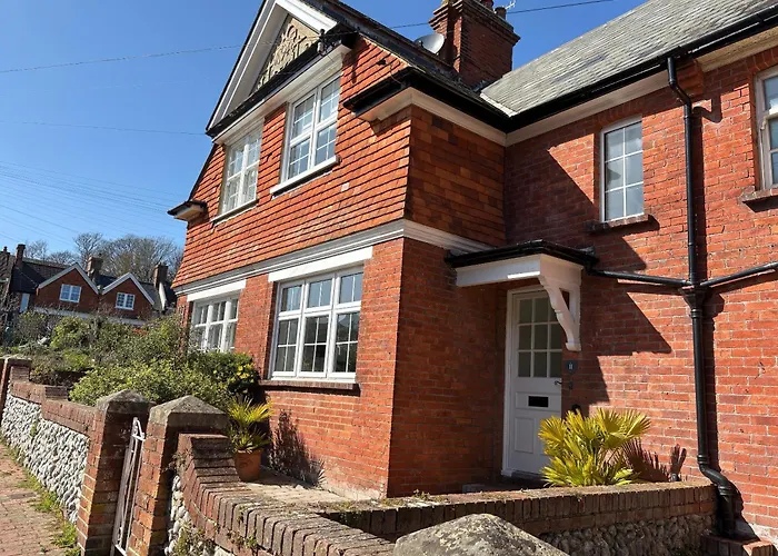 Meads Garden Cottage Close To Sea