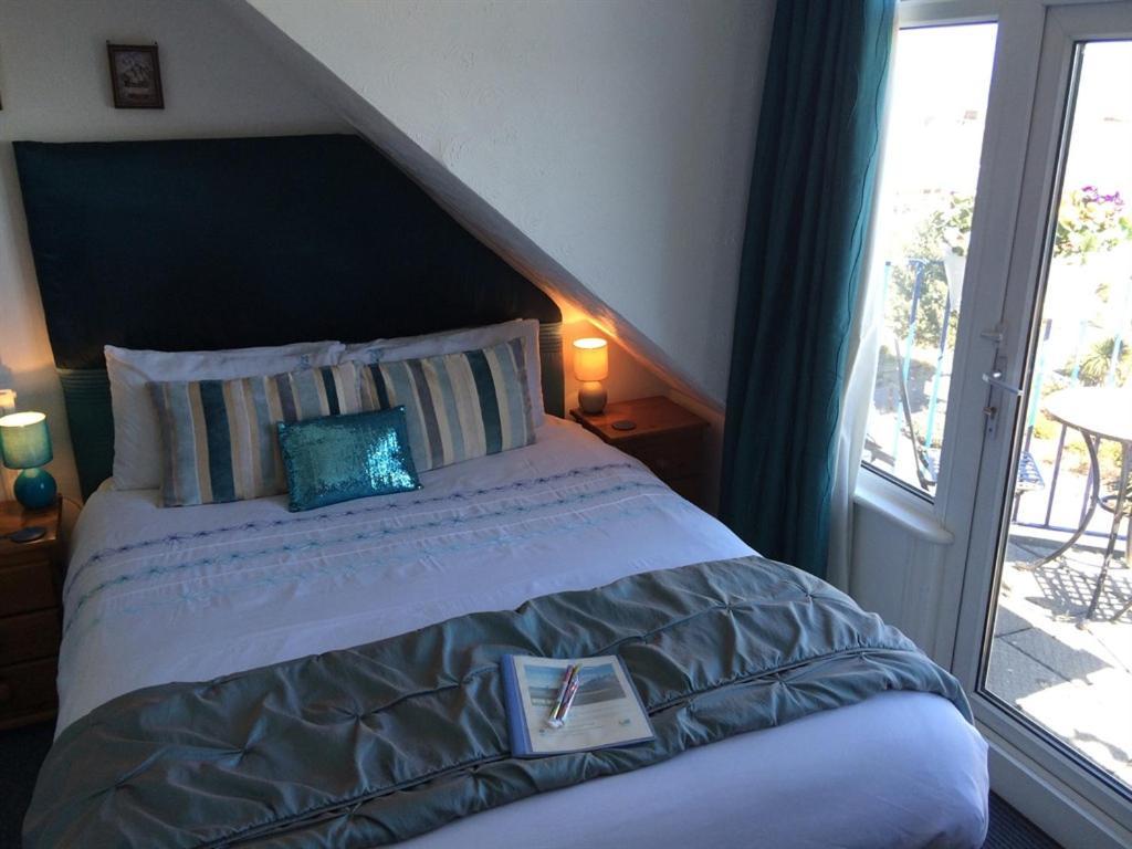 Seaview Guest house 4*