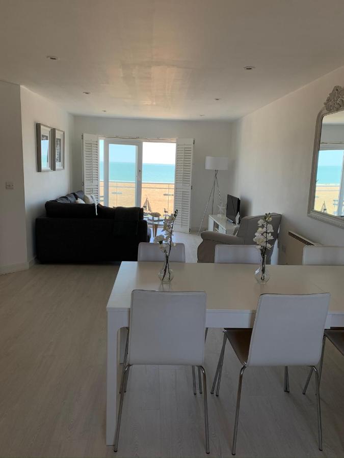 Apartment Luxury Beachfront Outstanding 2 Bedroom *