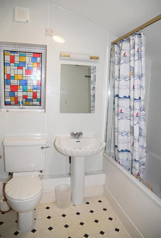 Spacious 3 Minutes To Beach Eastbourne