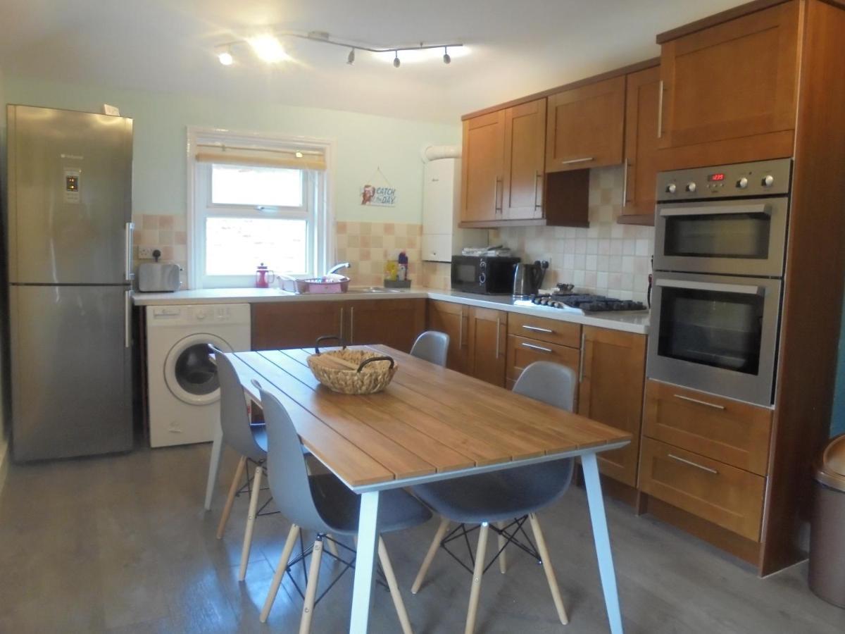11b Beachside * Eastbourne