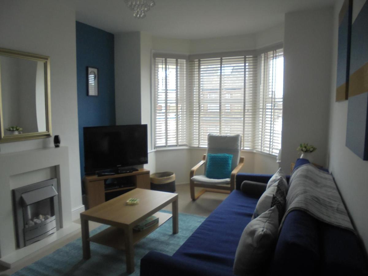 11b Beachside * Eastbourne
