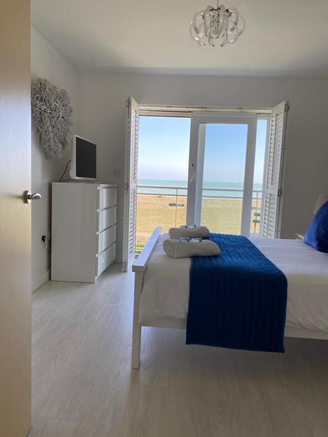 Luxury Beachfront Outstanding 2 Bedroom Apartment