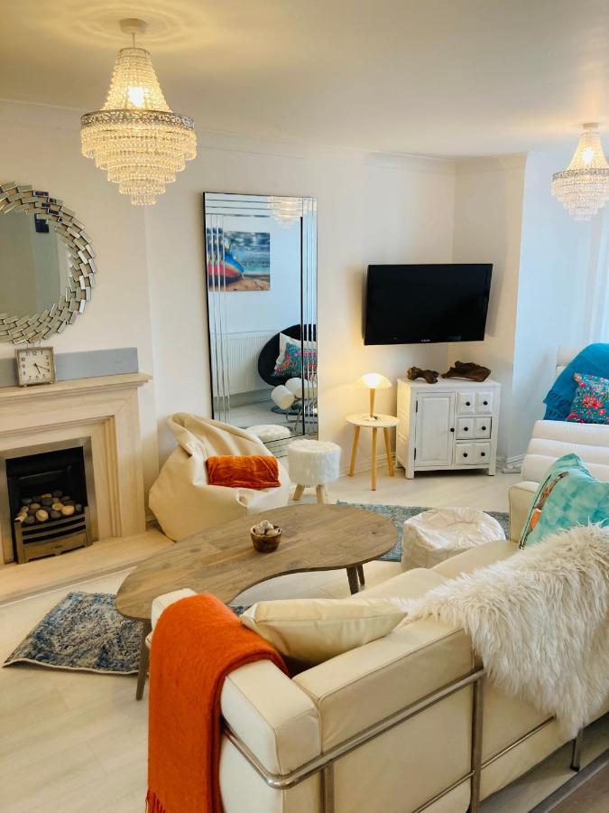 Stunning Seafront House With Garden And Private Parking Holiday home
