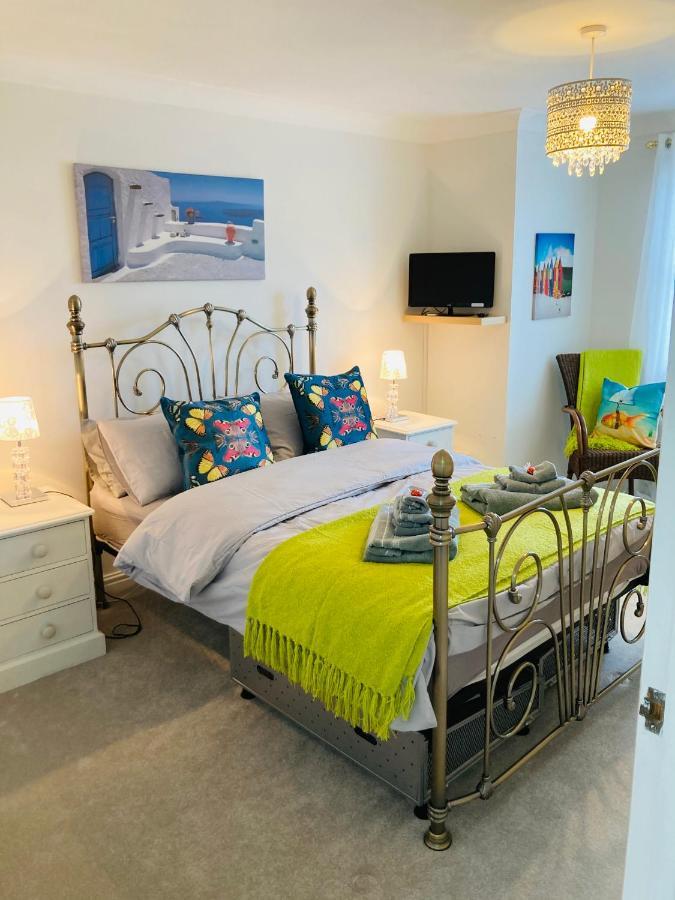 Stunning Seafront House With Garden And Private Parking Holiday home *
