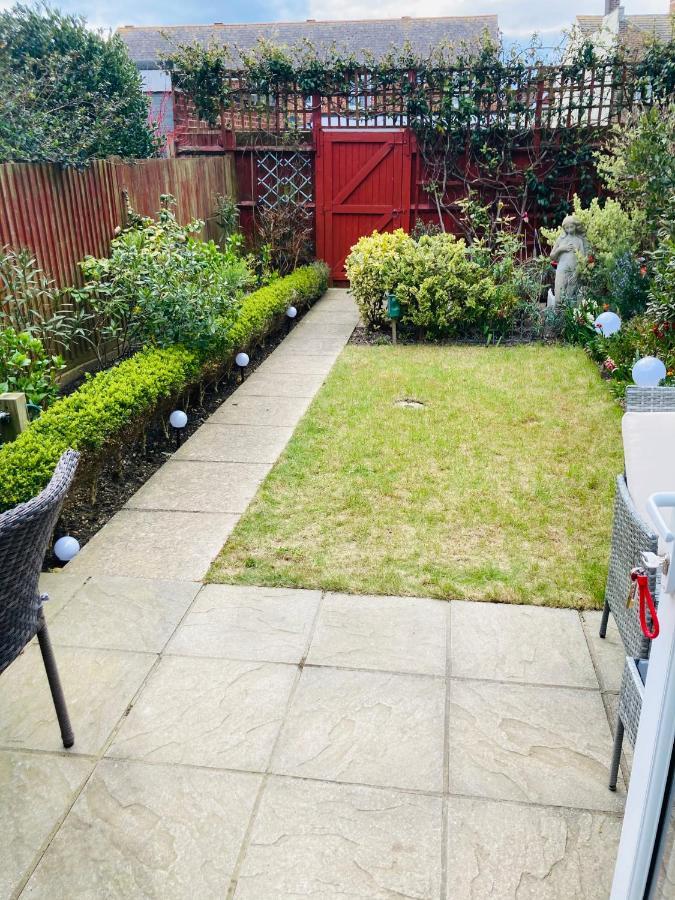 Stunning Seafront House With Garden And Private Parking *