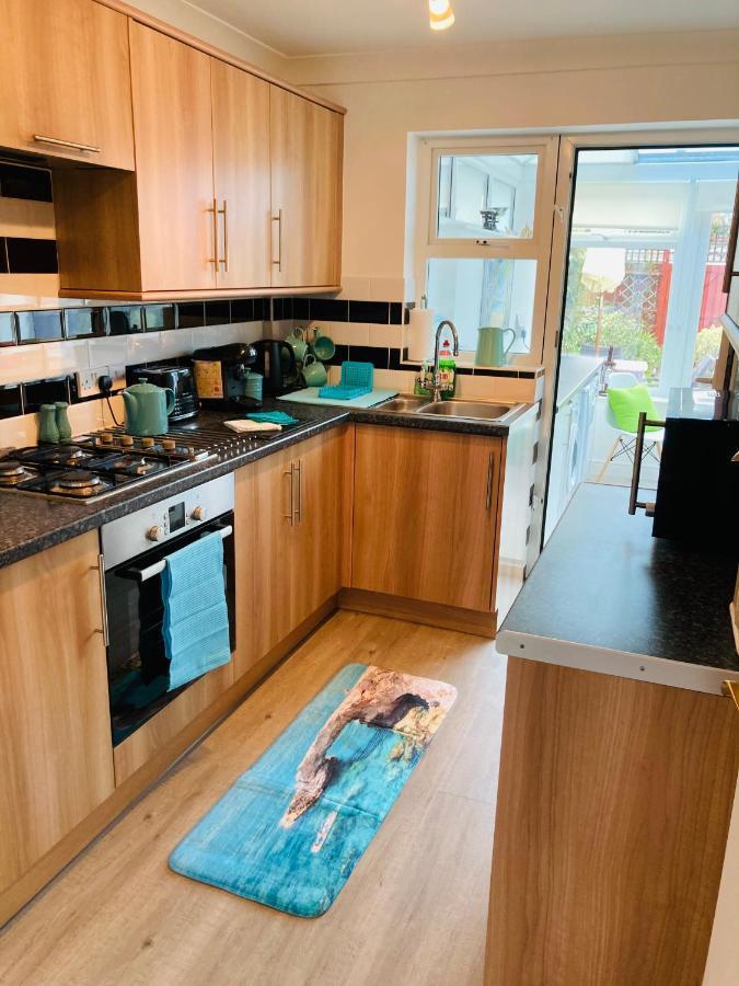Holiday home Stunning Seafront House With Garden And Private Parking