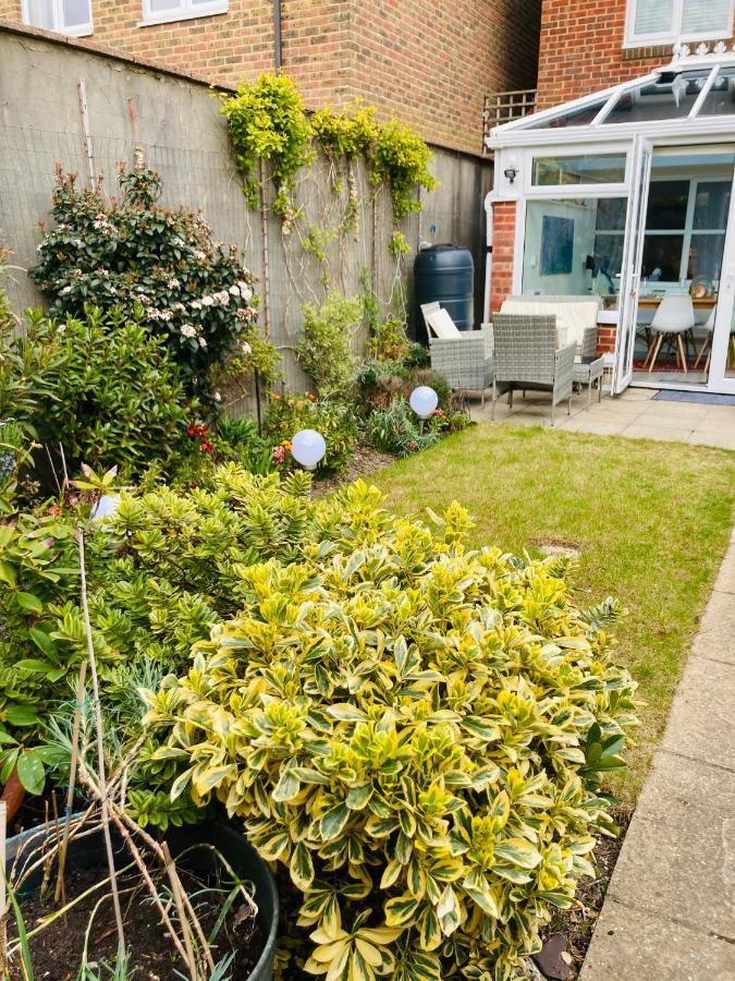 Stunning Seafront House With Garden And Private Parking