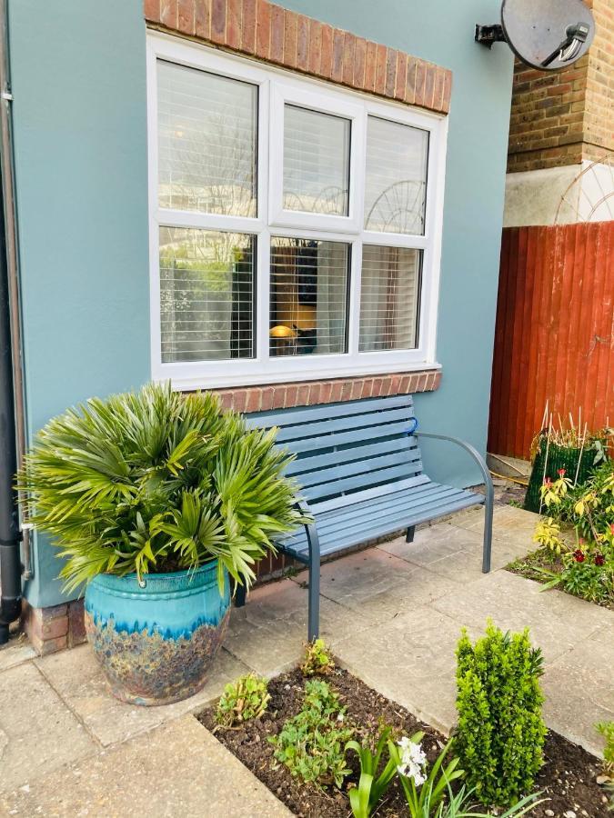 Stunning Seafront House With Garden And Private Parking