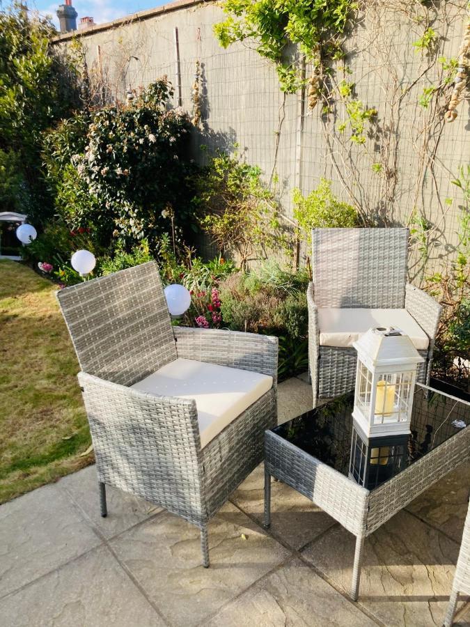 Stunning Seafront House With Garden And Private Parking *