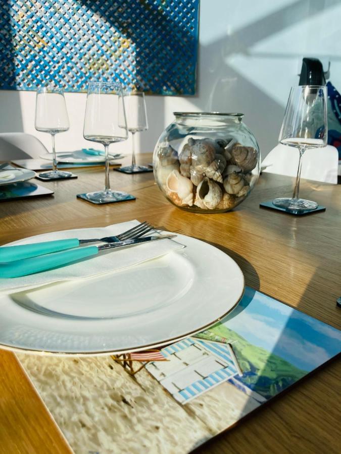 Holiday home Stunning Seafront House With Garden And Private Parking