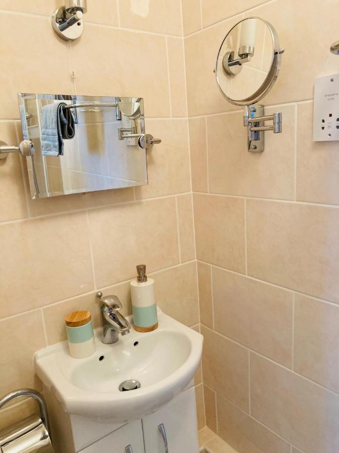 Holiday home Stunning Seafront House With Garden And Private Parking