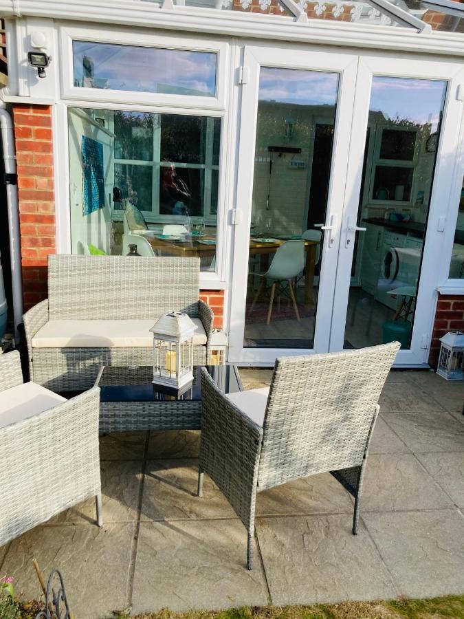 Stunning Seafront House With Garden And Private Parking