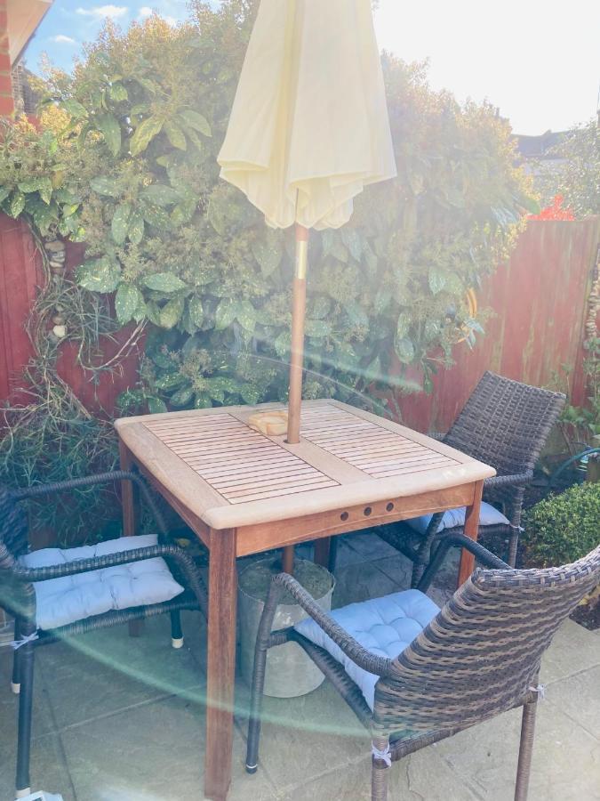 Holiday home Stunning Seafront House With Garden And Private Parking *
