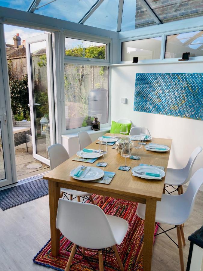 Holiday home Stunning Seafront House With Garden And Private Parking *