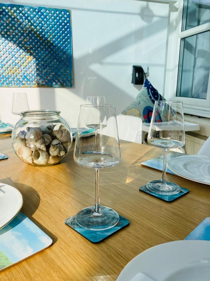 Holiday home Stunning Seafront House With Garden And Private Parking *