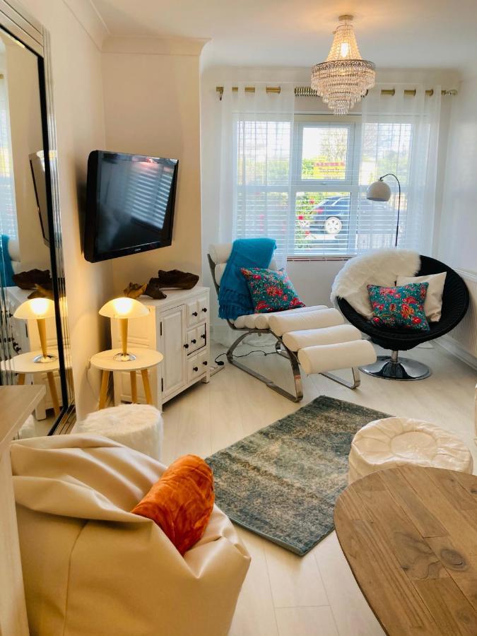 Stunning Seafront House With Garden And Private Parking Holiday home