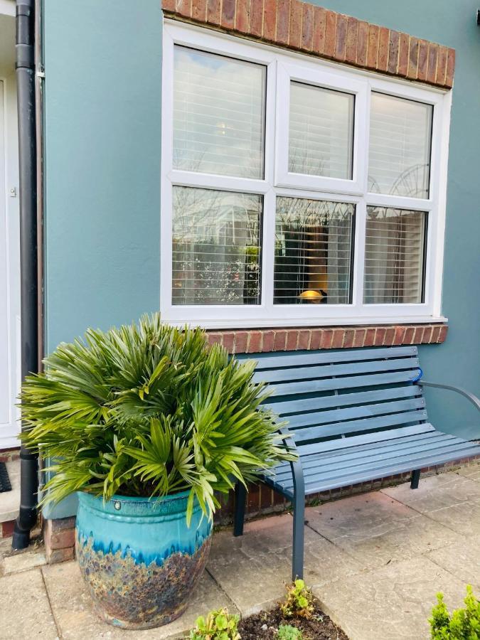 Stunning Seafront House With Garden And Private Parking * Eastbourne