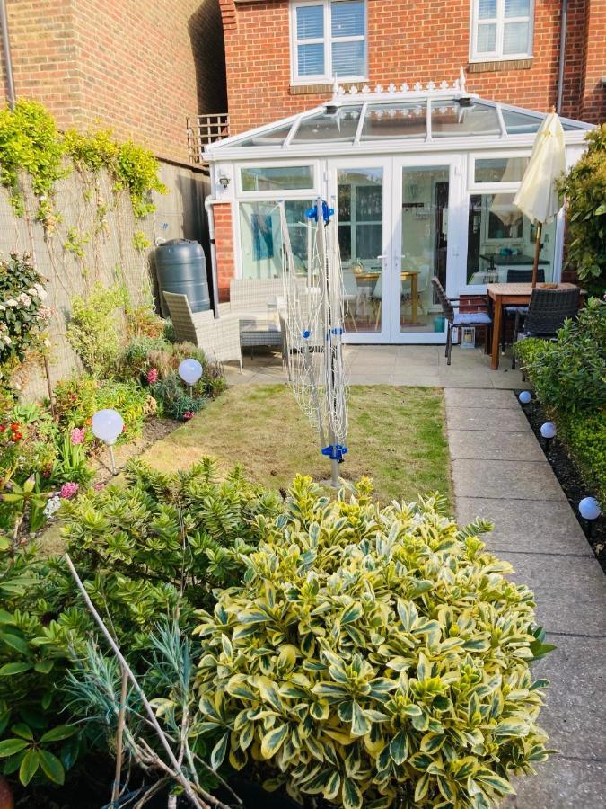 Stunning Seafront House With Garden And Private Parking Holiday home
