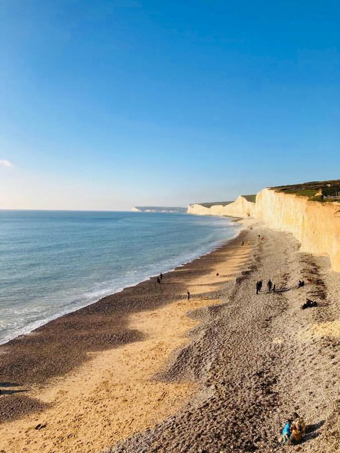 Stunning Seafront House With Garden And Private Parking