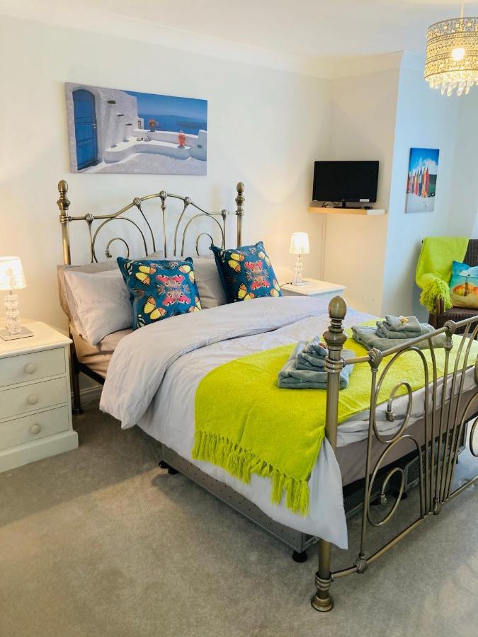 Stunning Seafront House With Garden And Private Parking *