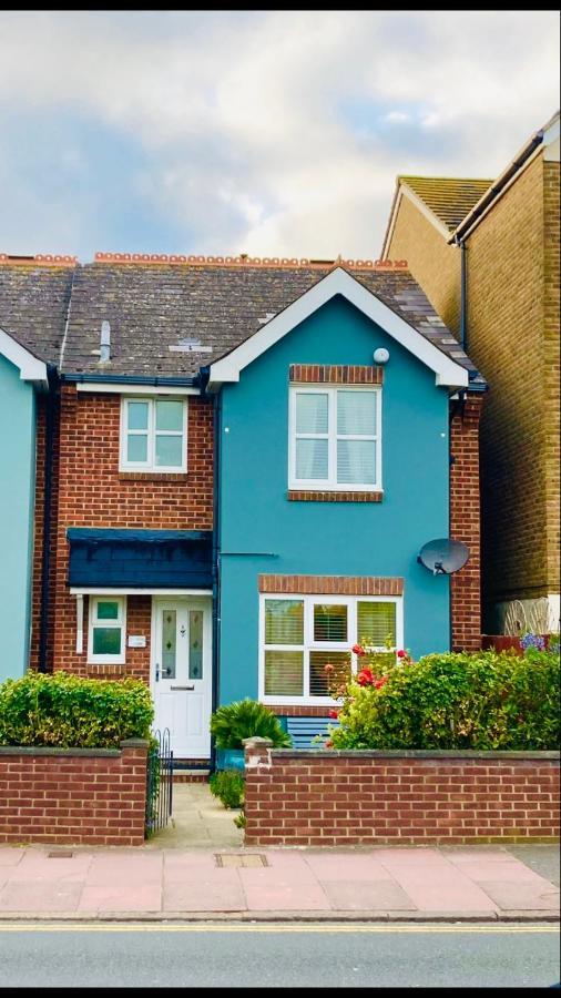 Stunning Seafront House With Garden And Private Parking Holiday home Eastbourne