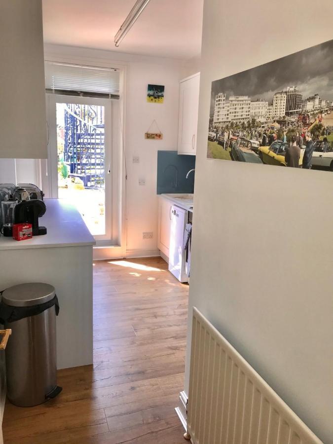 Spacious 3 Minutes To Beach Apartment