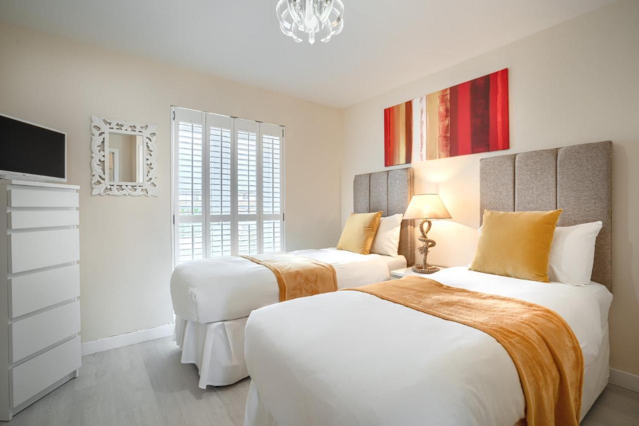 Luxury Beachfront Outstanding 2 Bedroom *